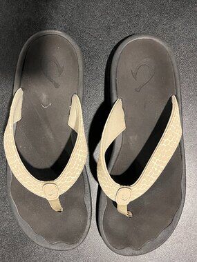 OluKai Ohana Pa'i Women's Flip Flop Sandals Size 7 Silt/Mo'o